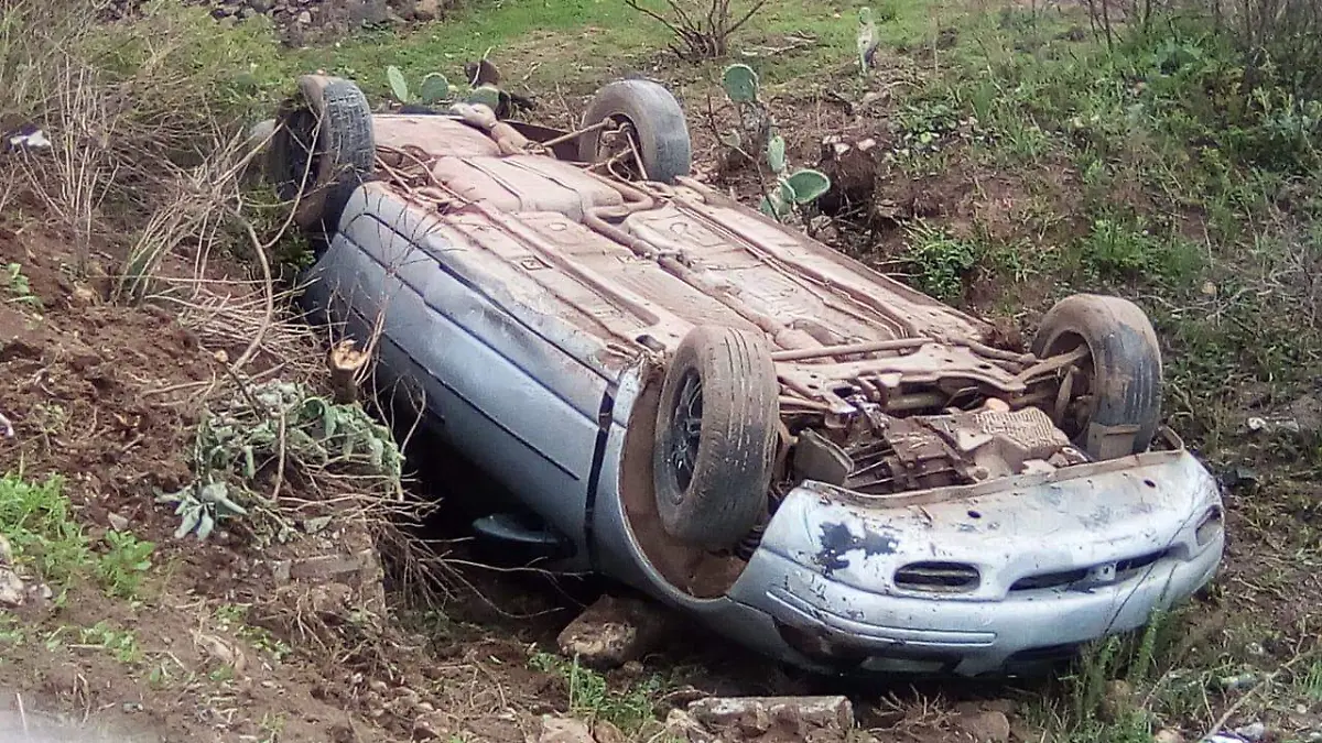 AUTO   ABANDONADO